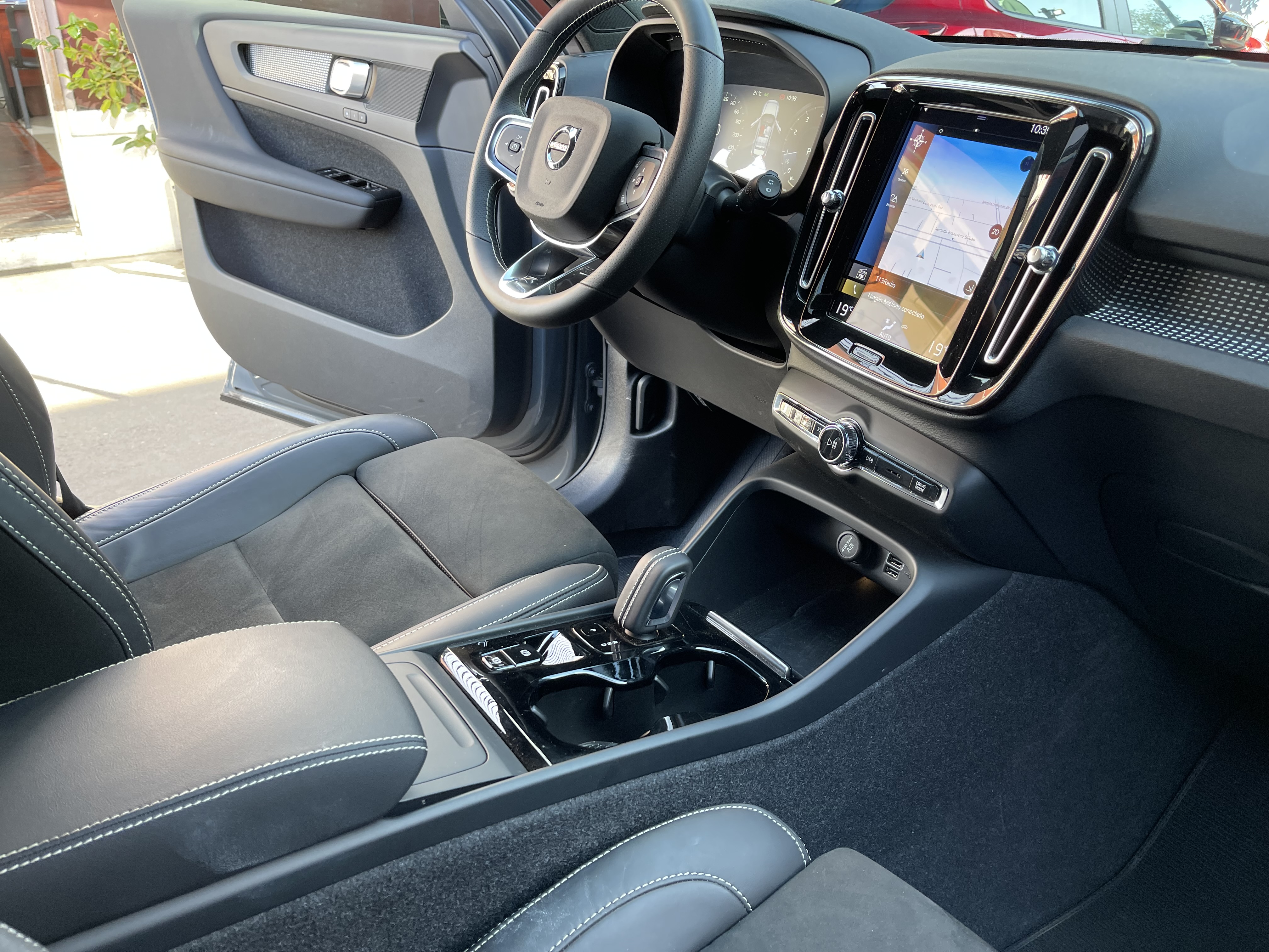 Volvo Xc40 — foto 8 de 12