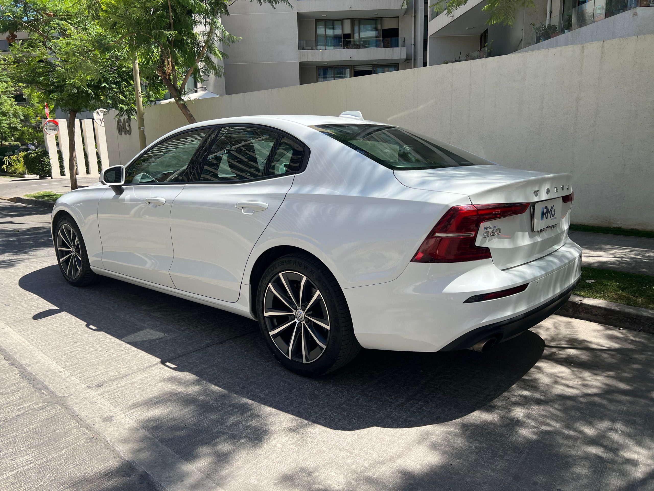 Volvo S60 — foto 18 de 19