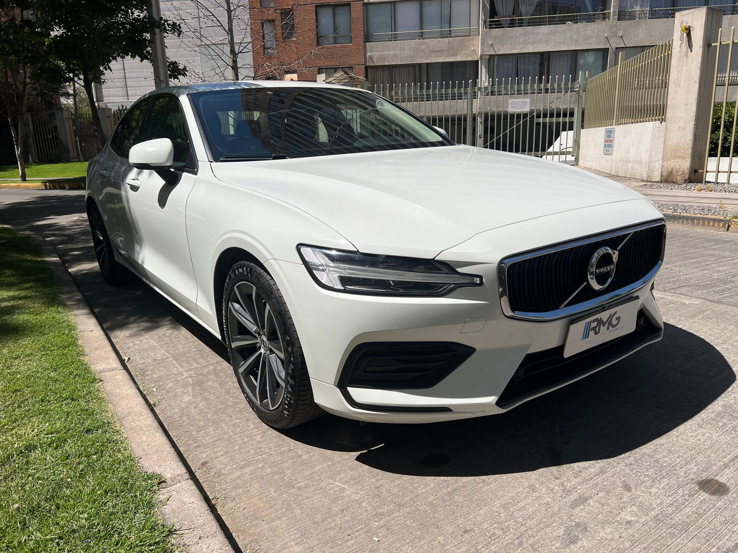 Volvo S60 — foto 3 de 19