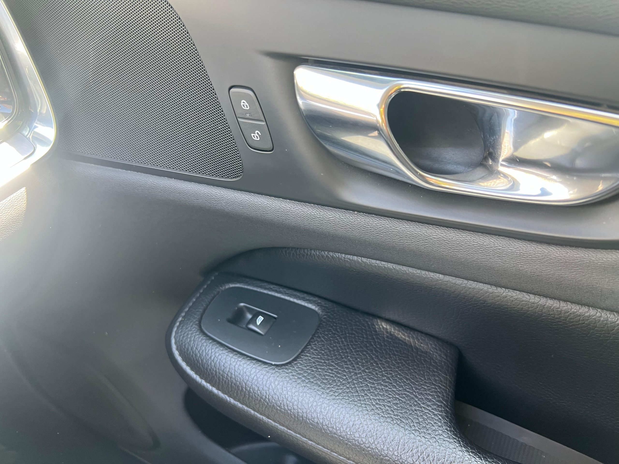 Volvo S60 — foto 8 de 19