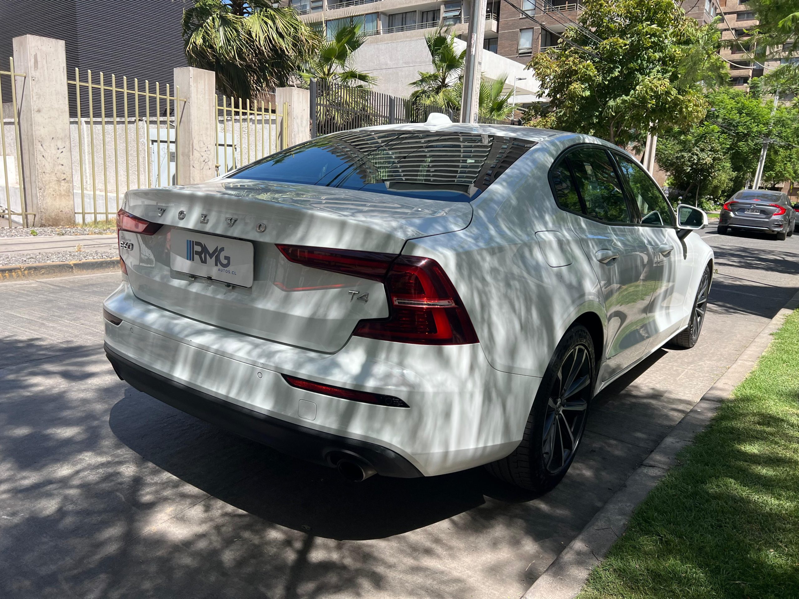 Volvo S60 — foto 16 de 19