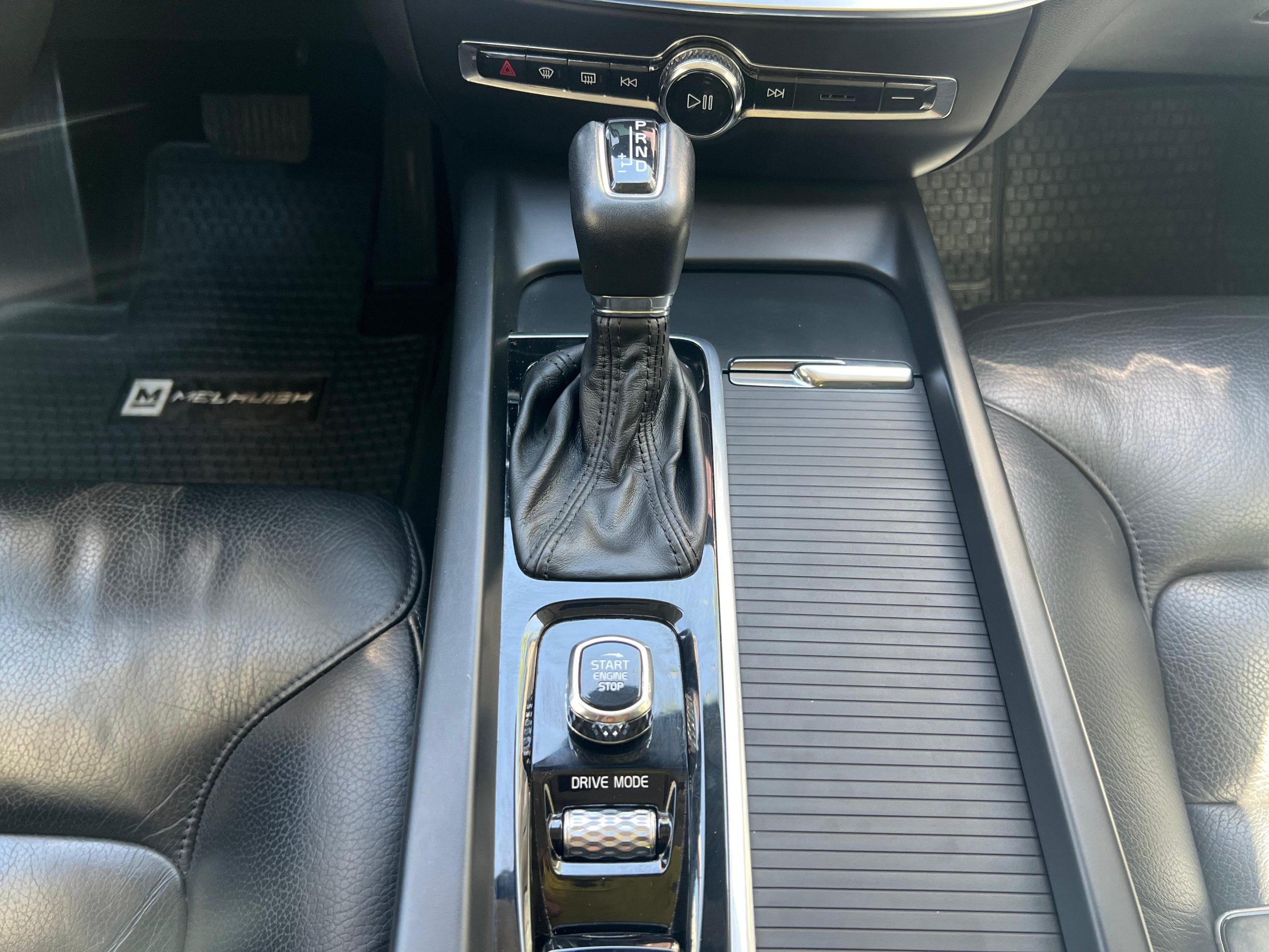 Volvo S60 — foto 9 de 19