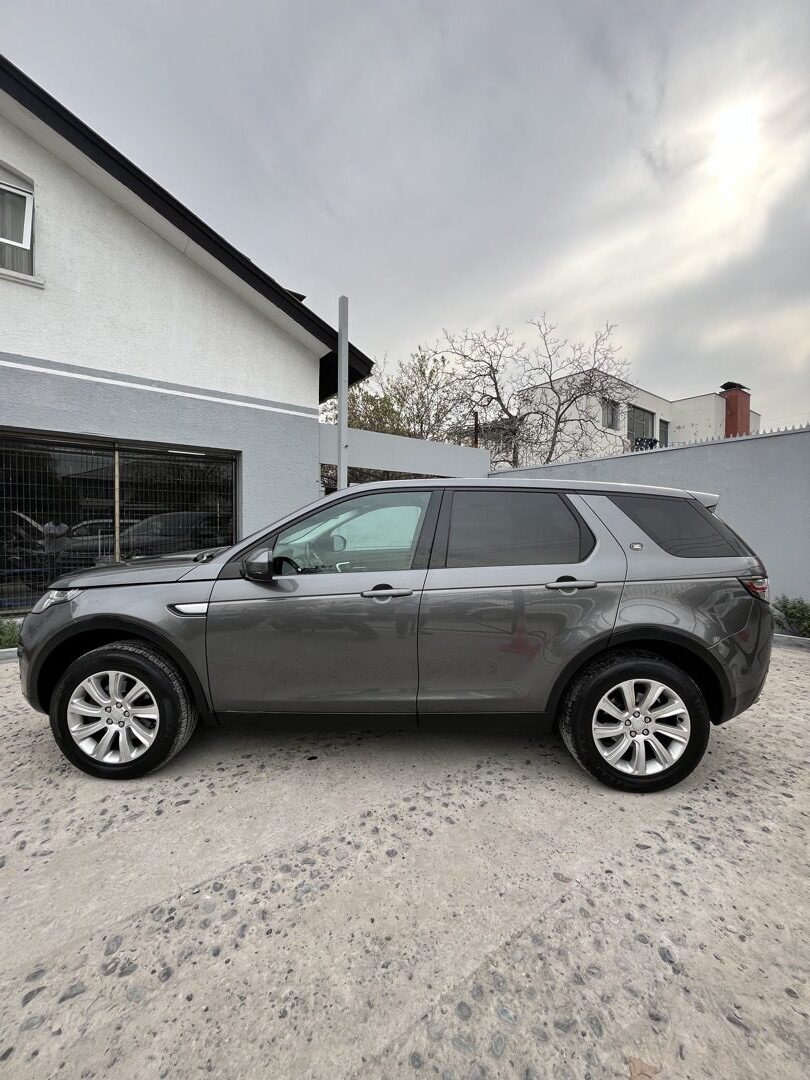 Land Rover Discovery Sport — foto 18 de 20