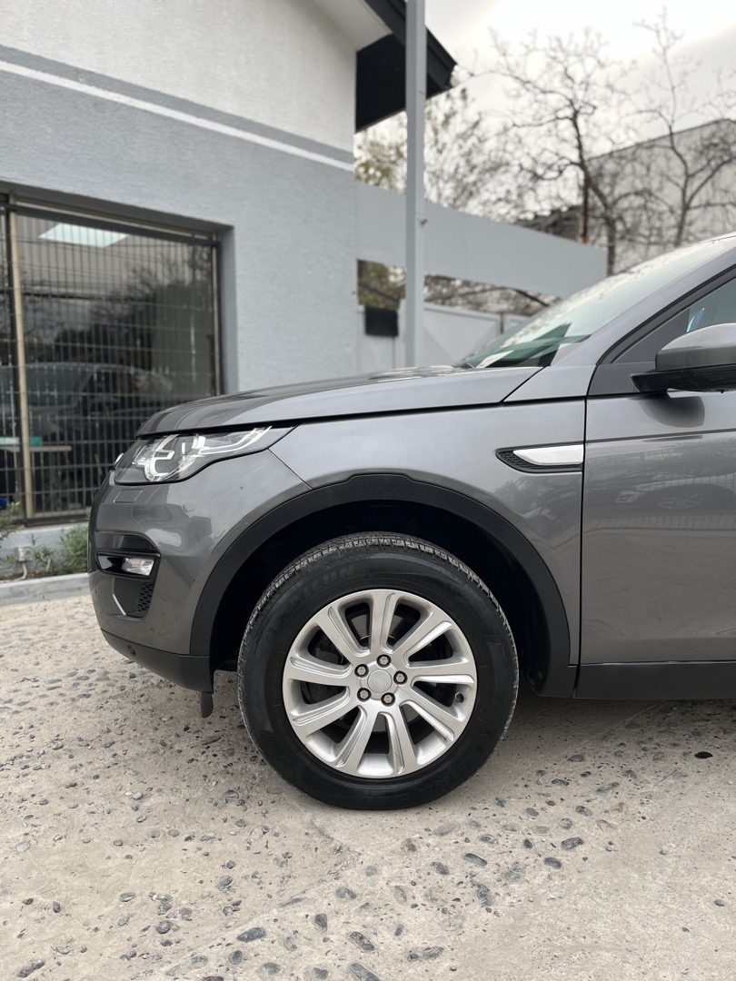 Land Rover Discovery Sport — foto 20 de 20