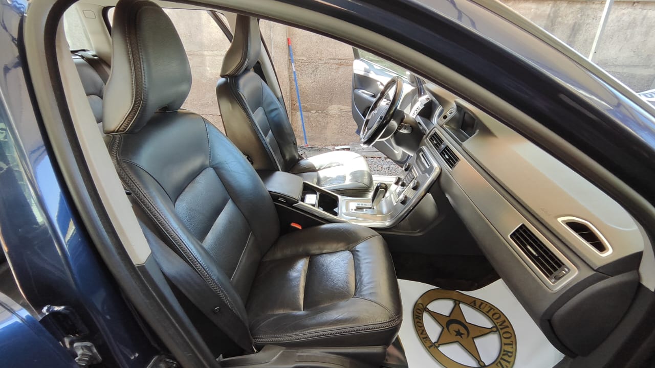 Volvo Xc70 — foto 12 de 19