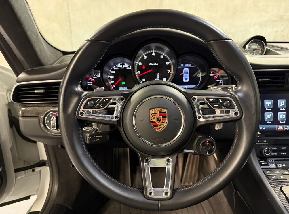 Porsche 911 — foto 9 de 11