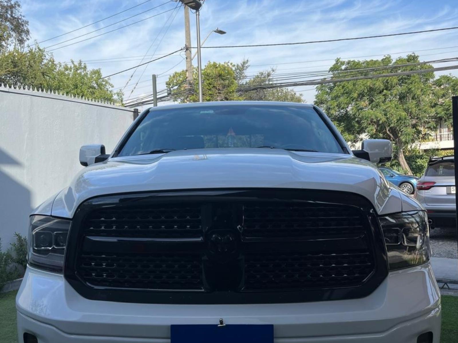 Dodge Ram 1500 — foto 2 de 18