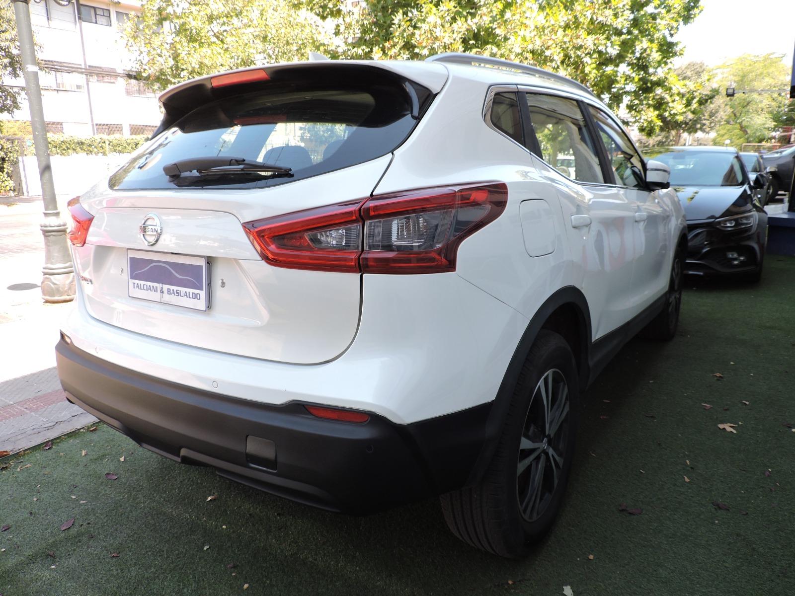 Nissan Qashqai — foto 12 de 14