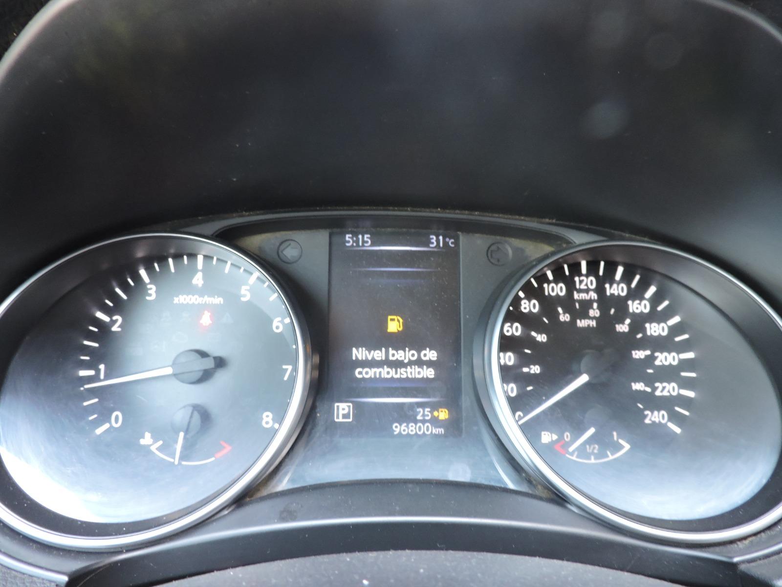 Nissan Qashqai — foto 11 de 14