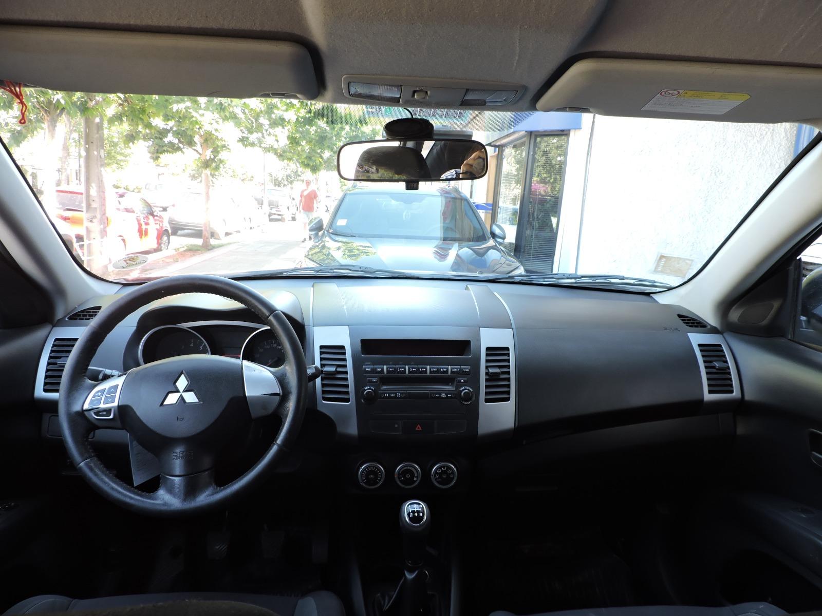 Mitsubishi New Outlander — foto 7 de 15