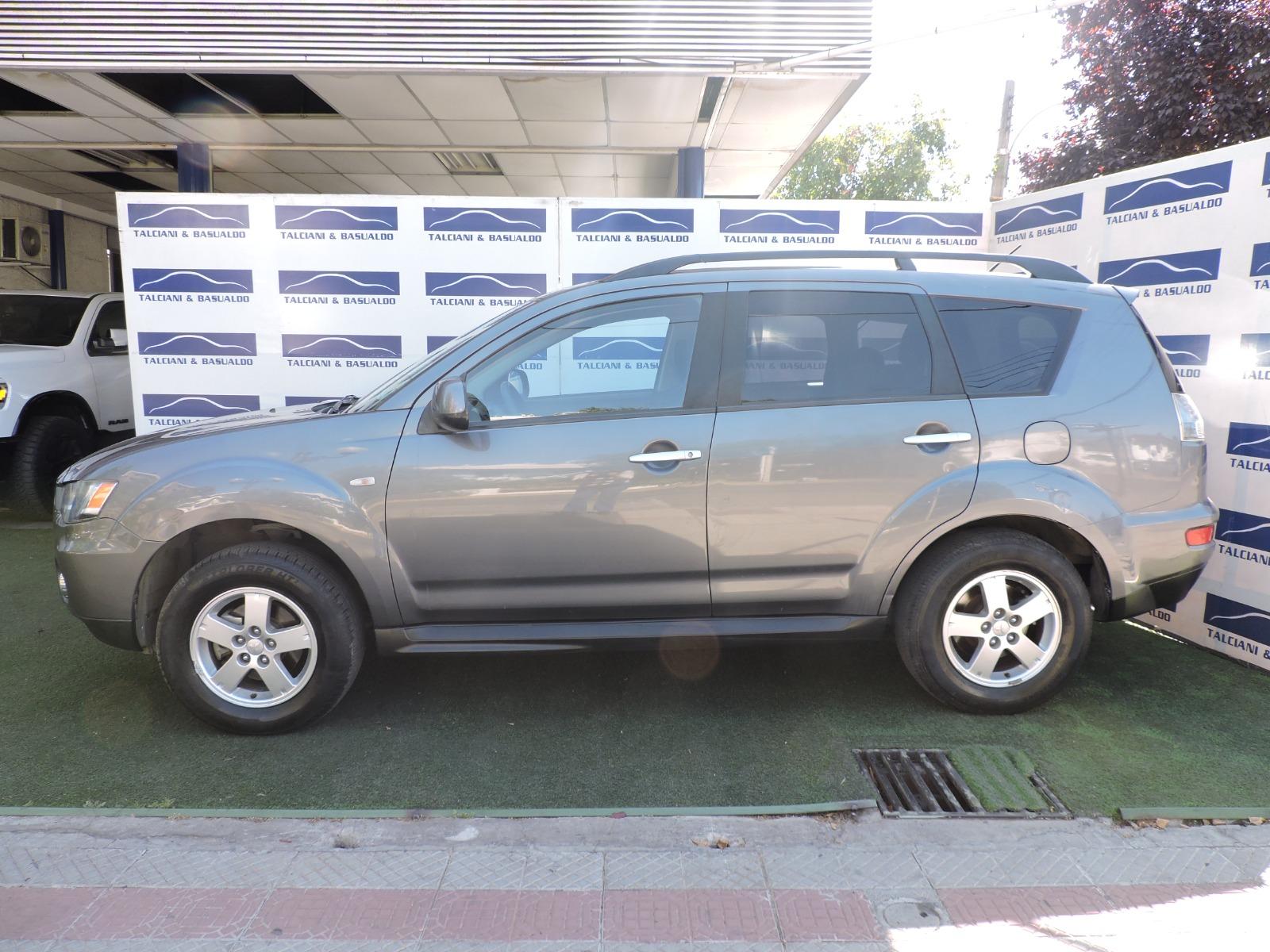 Mitsubishi New Outlander — foto 15 de 15