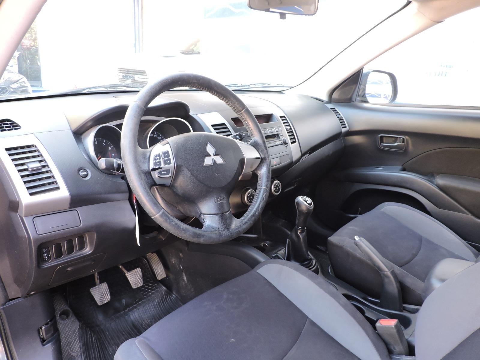 Mitsubishi New Outlander — foto 10 de 15