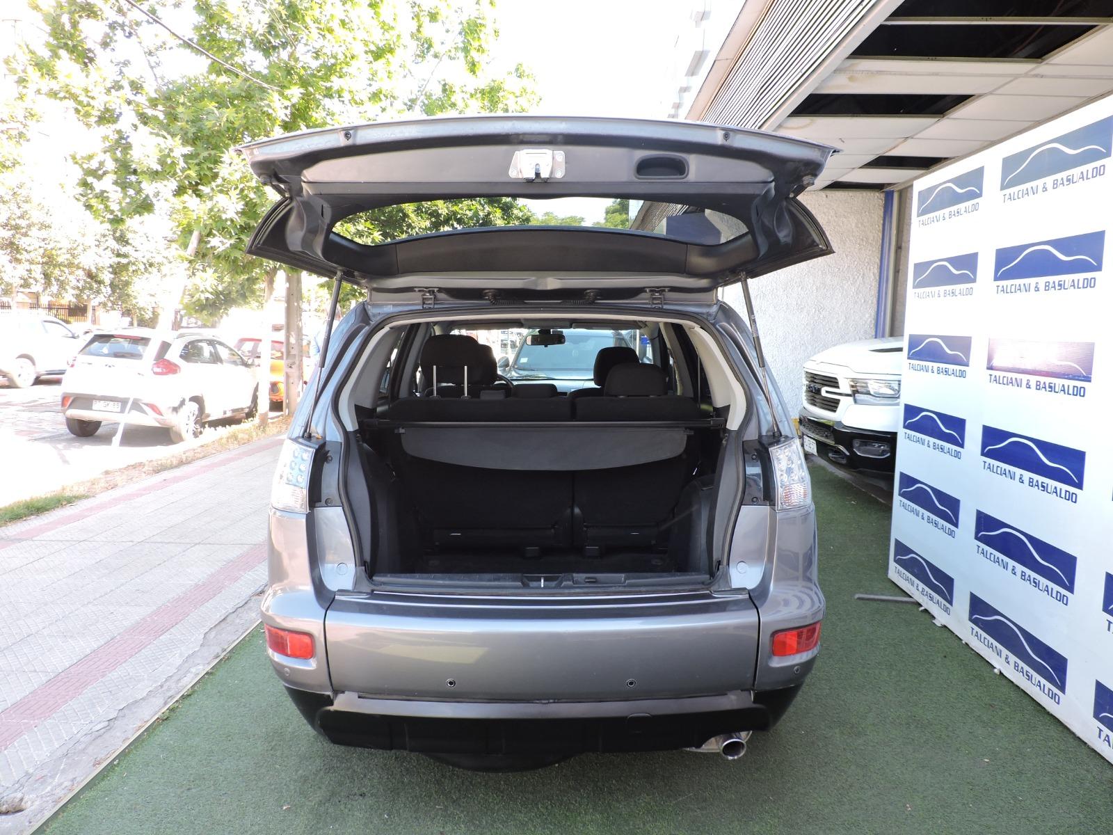 Mitsubishi New Outlander — foto 6 de 15