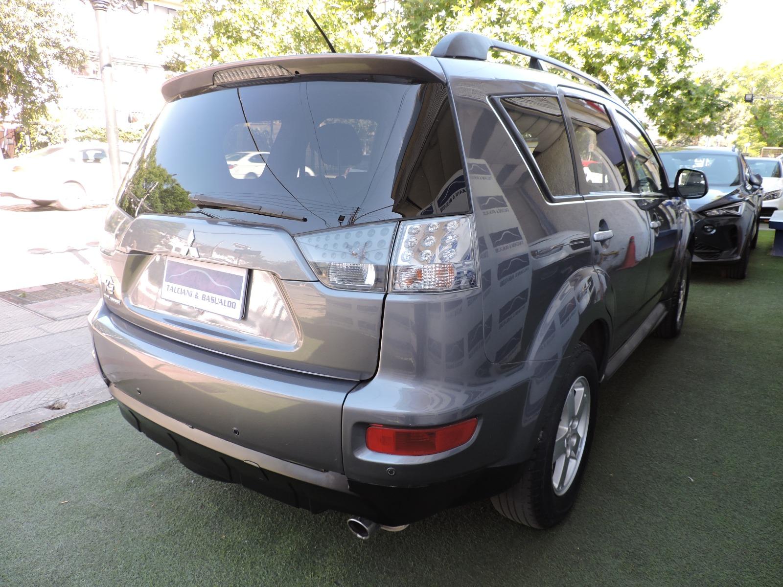 Mitsubishi New Outlander — foto 12 de 15