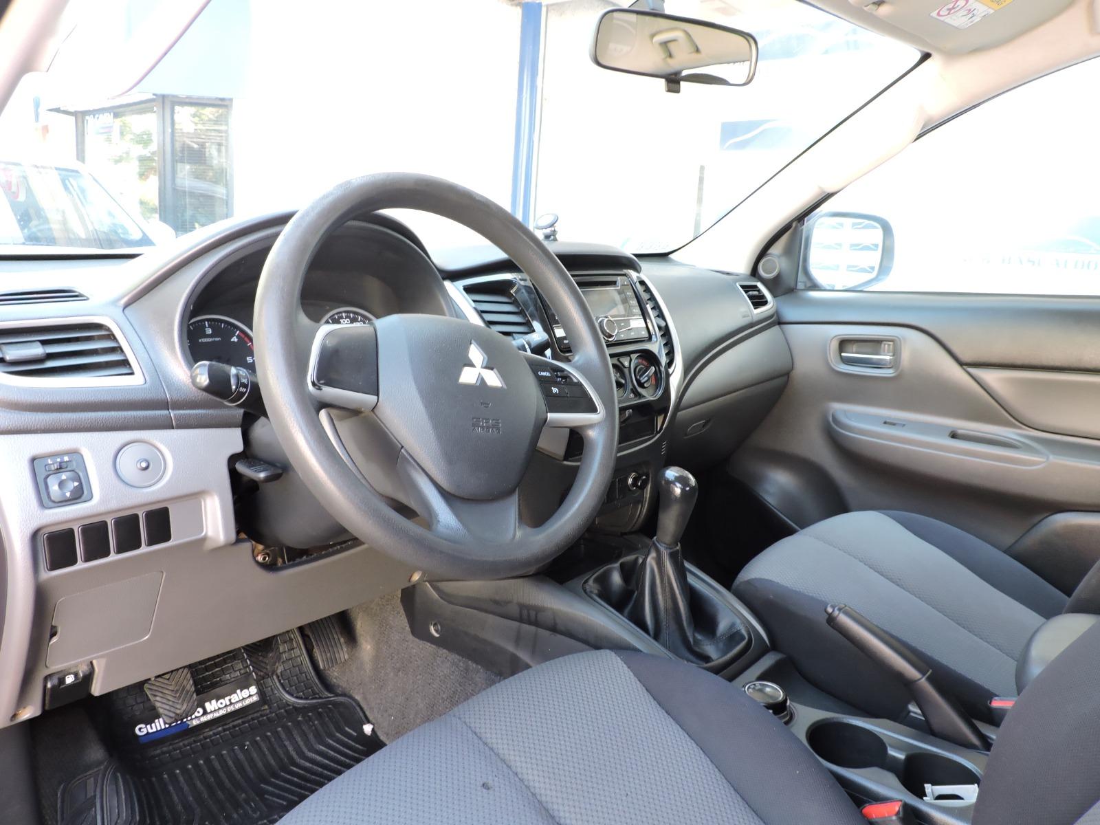 Mitsubishi L200 — foto 8 de 12