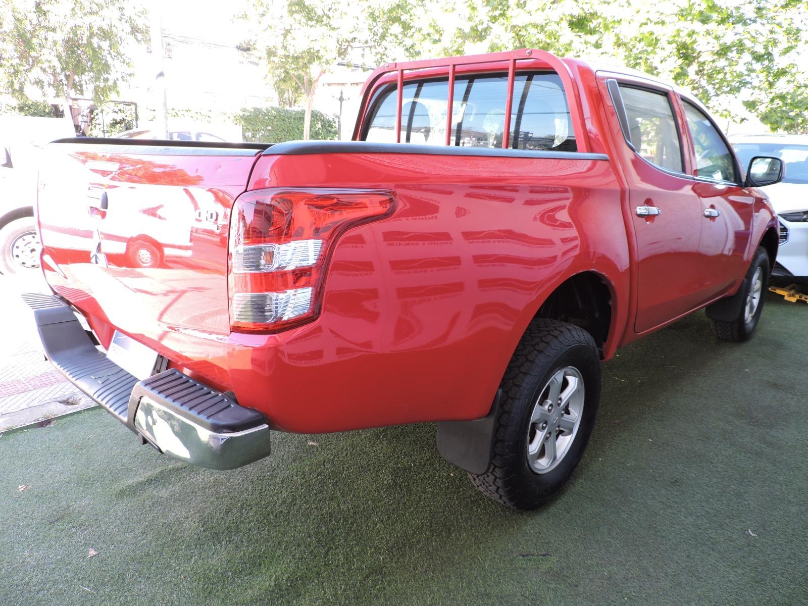 Mitsubishi L200 — foto 10 de 12