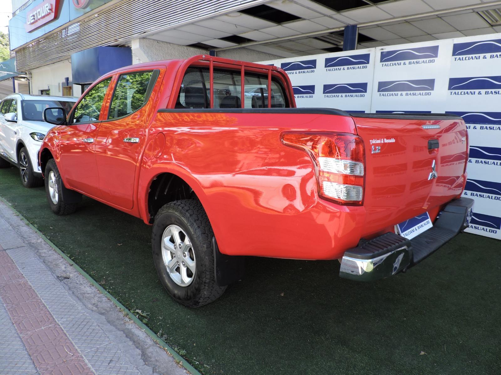 Mitsubishi L200 — foto 11 de 12