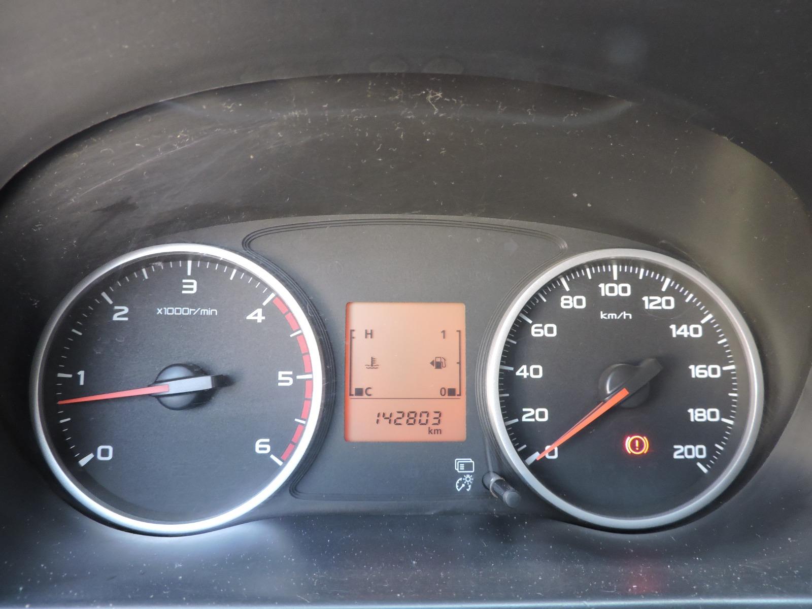 Mitsubishi L200 — foto 9 de 12