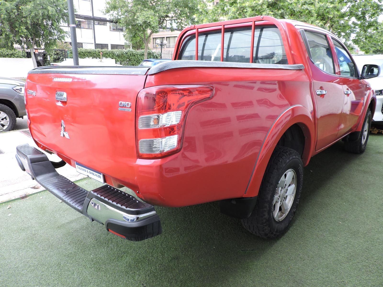 Mitsubishi L200 — foto 16 de 18