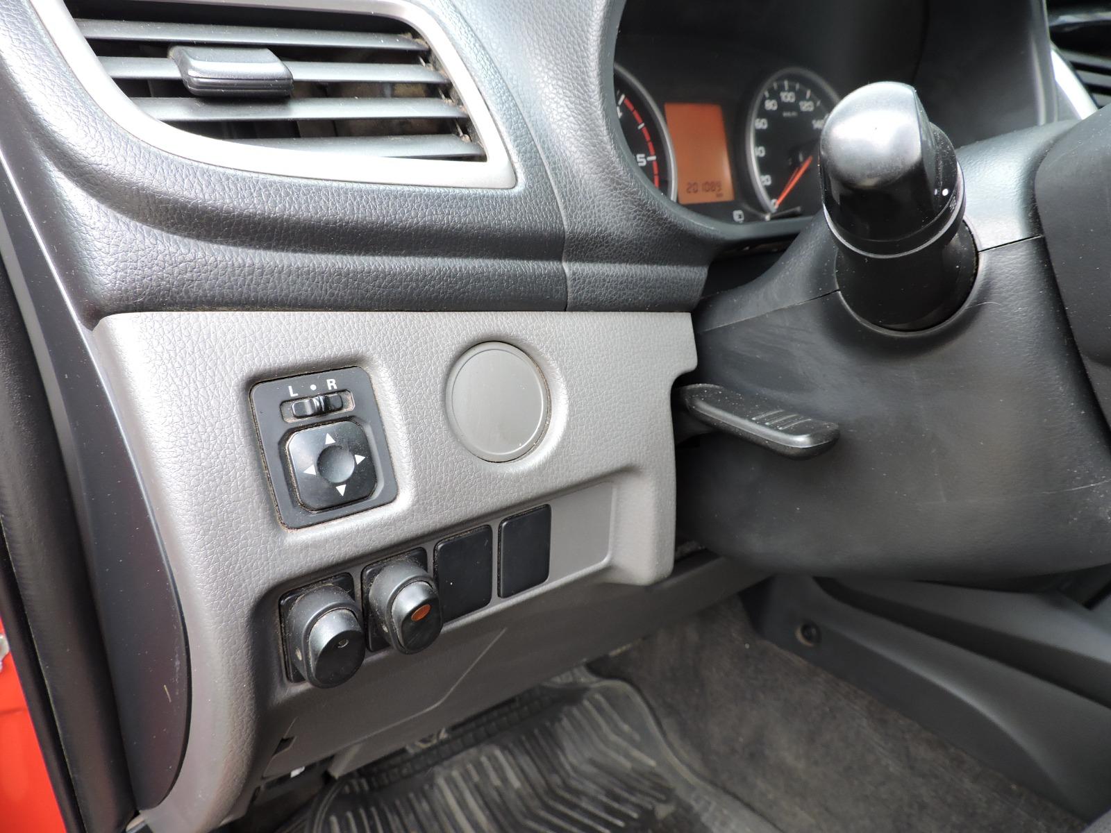 Mitsubishi L200 — foto 11 de 18