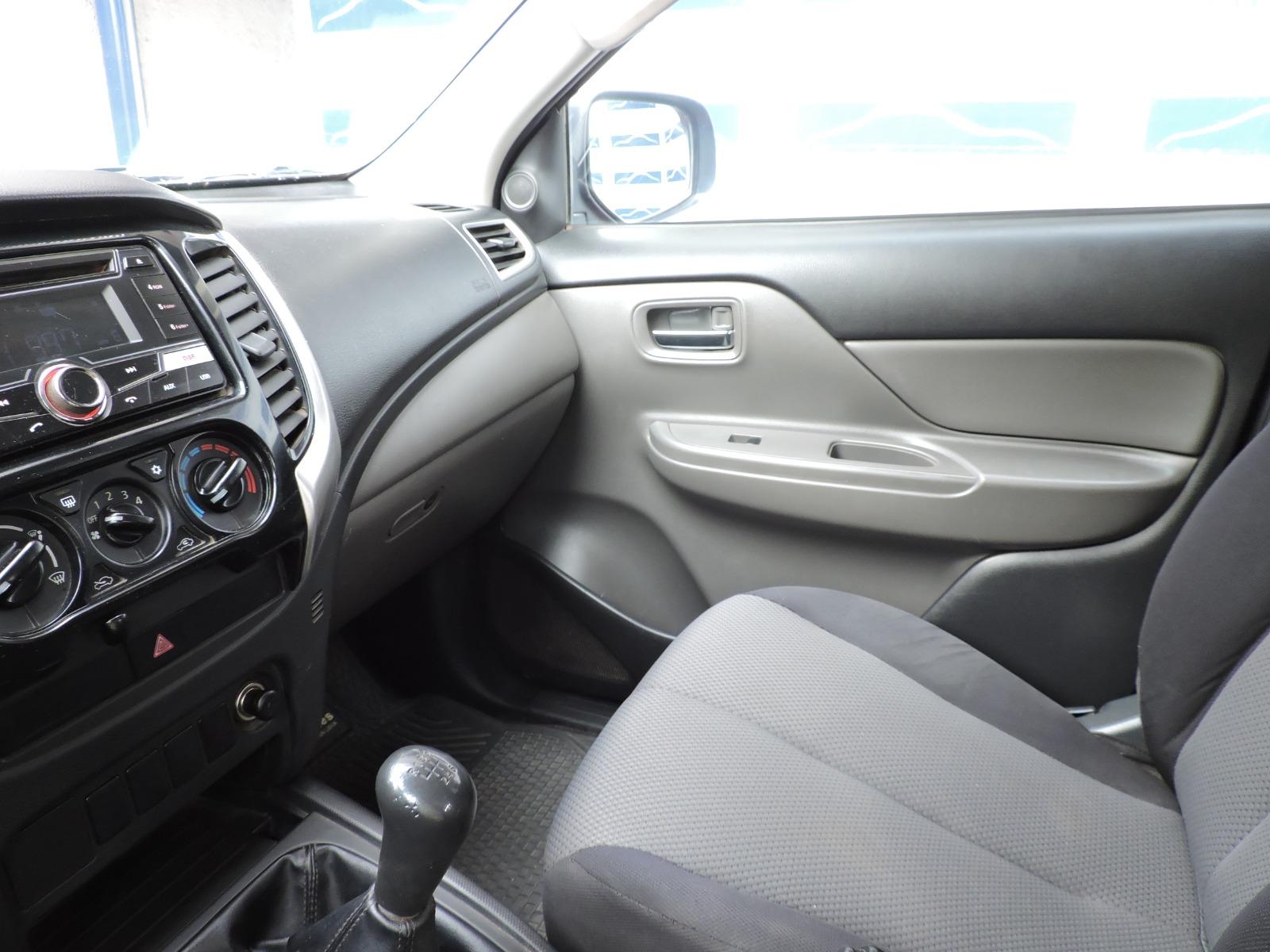 Mitsubishi L200 — foto 7 de 18