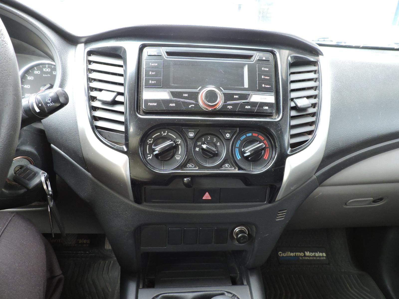 Mitsubishi L200 — foto 8 de 18