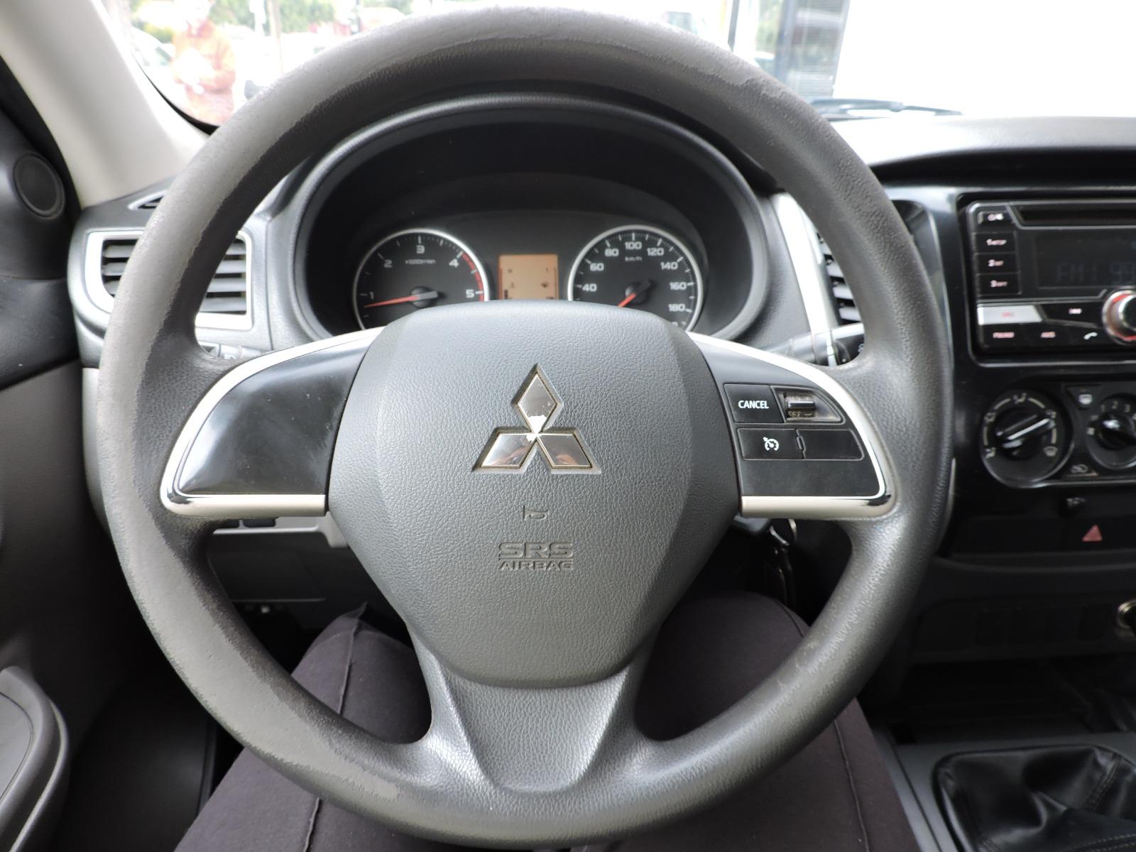 Mitsubishi L200 — foto 10 de 18