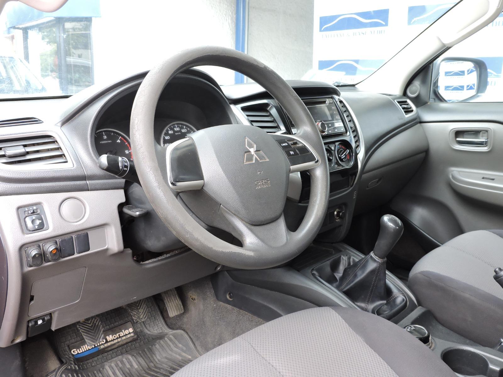 Mitsubishi L200 — foto 13 de 18