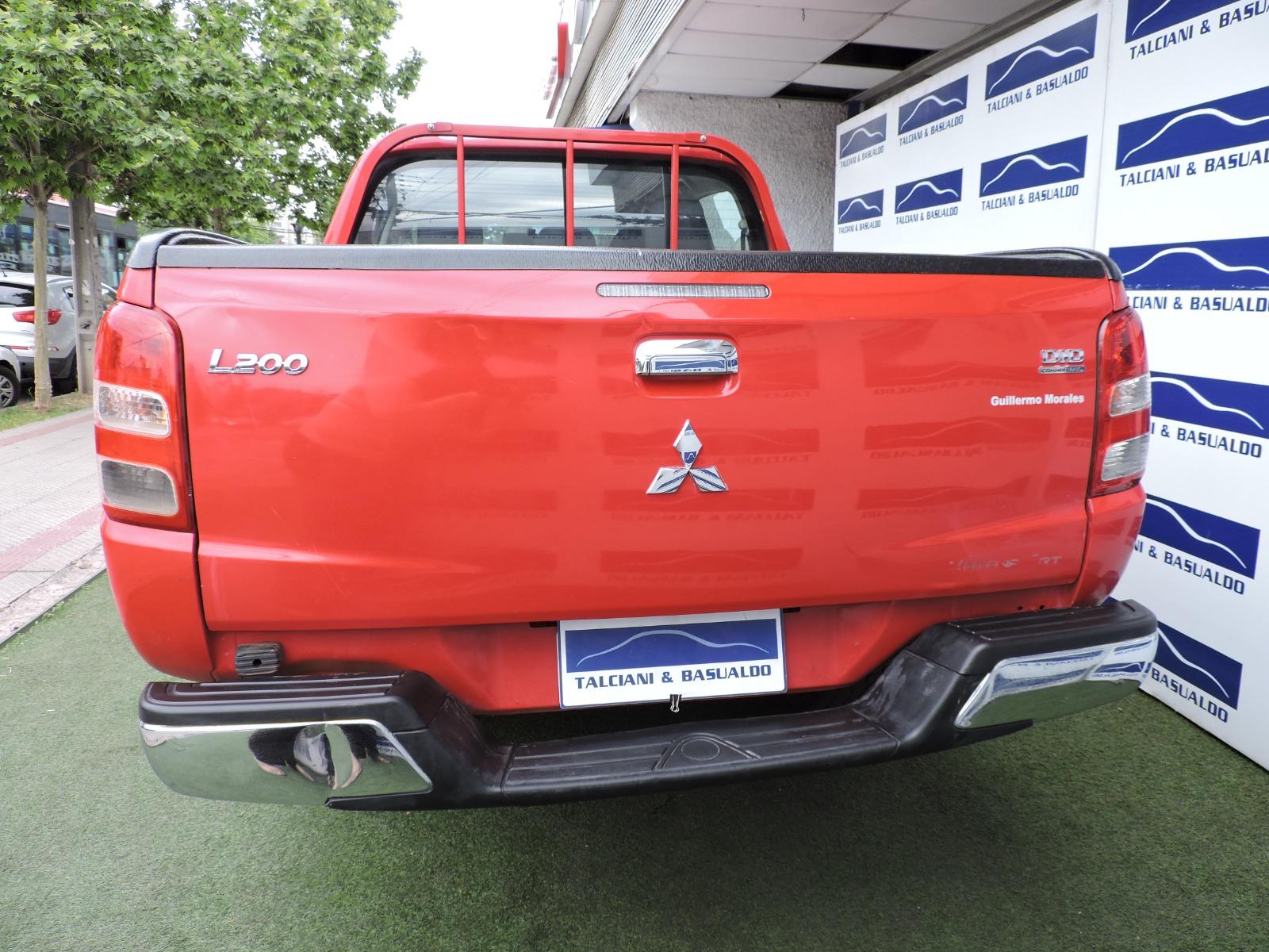 Mitsubishi L200 — foto 14 de 14