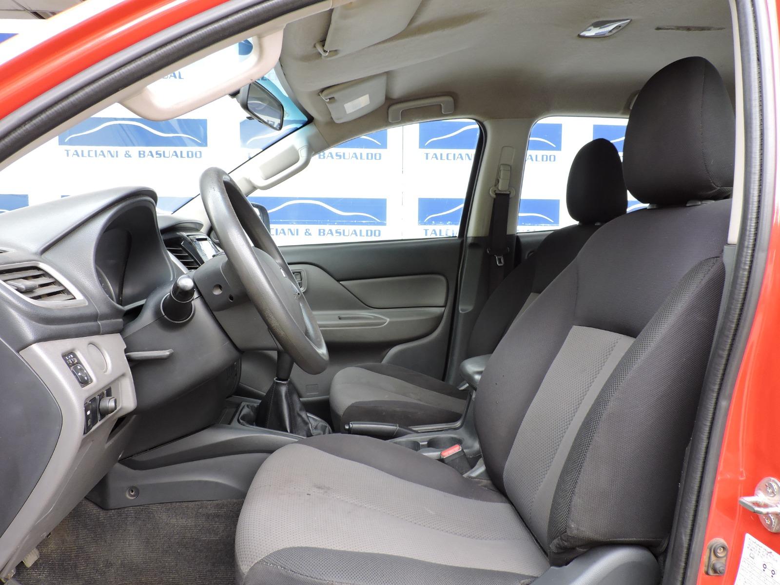 Mitsubishi L200 — foto 10 de 14