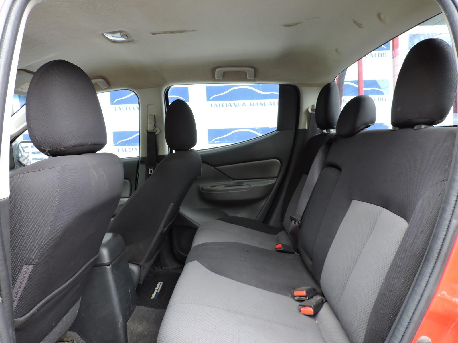 Mitsubishi L200 — foto 6 de 14
