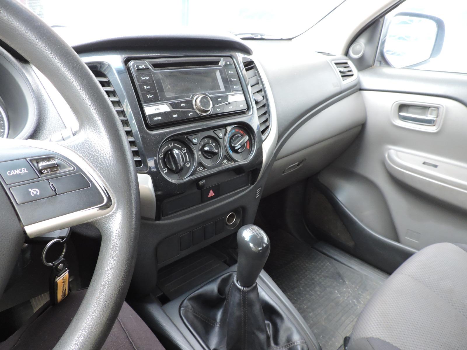 Mitsubishi L200 — foto 8 de 14