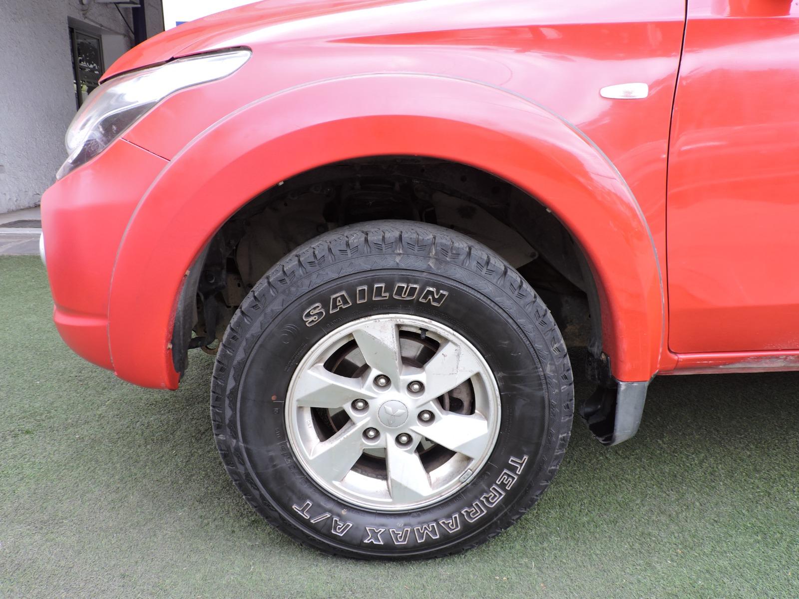 Mitsubishi L200 — foto 4 de 14