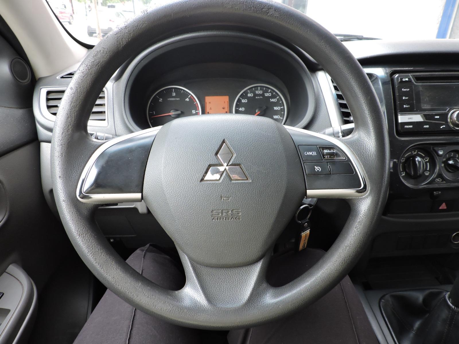 Mitsubishi L200 — foto 9 de 14