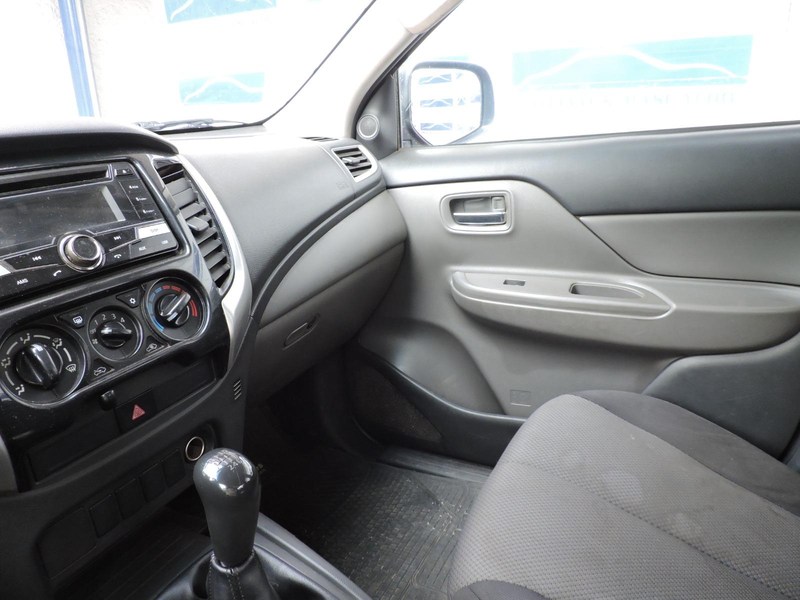 Mitsubishi L200 — foto 7 de 14
