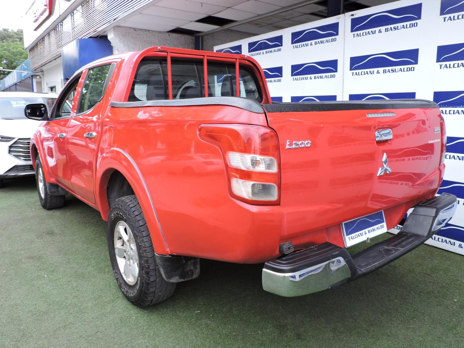 Mitsubishi L200 — foto 13 de 14