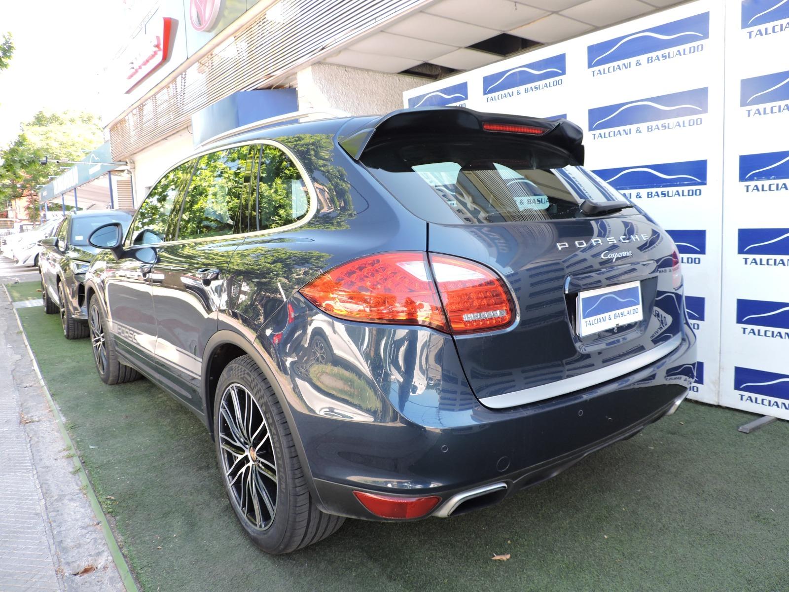 Porsche Cayenne — foto 9 de 20