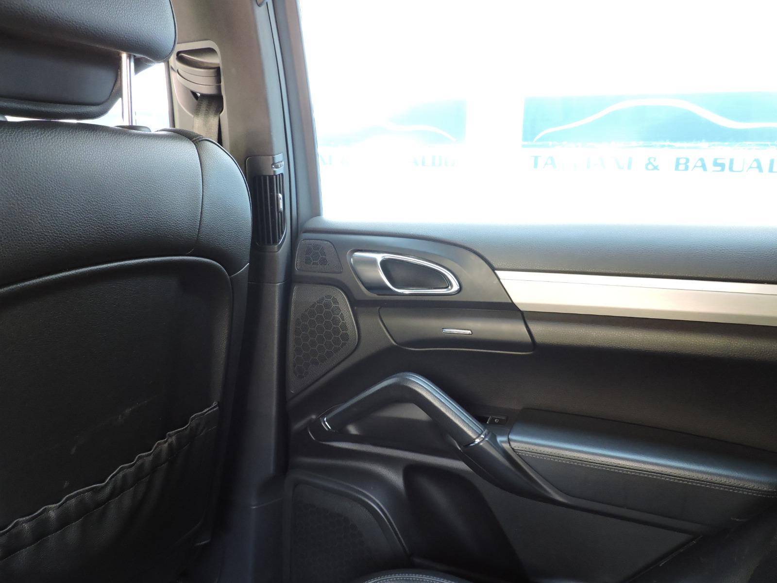 Porsche Cayenne — foto 10 de 20