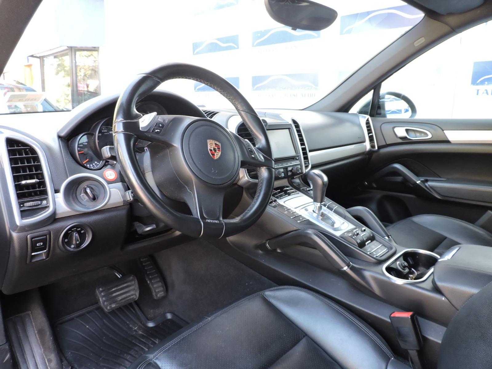 Porsche Cayenne — foto 14 de 20