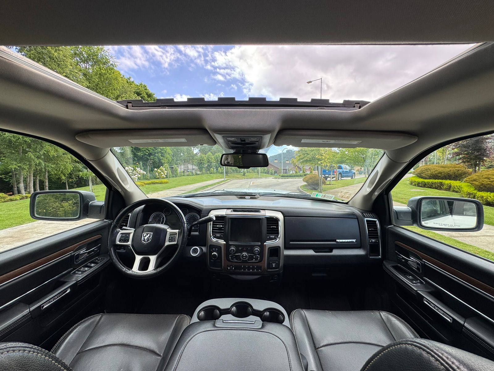 Dodge Ram 2500 — foto 10 de 10