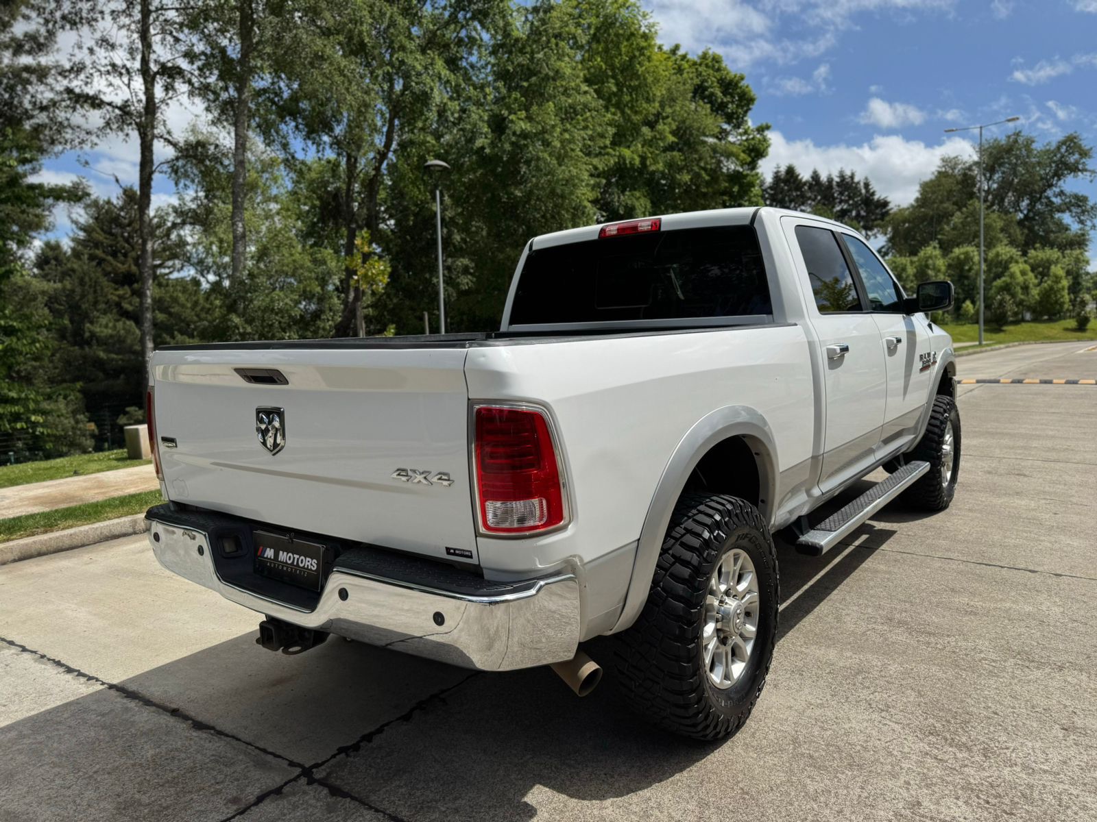 Dodge Ram 2500 — foto 8 de 10