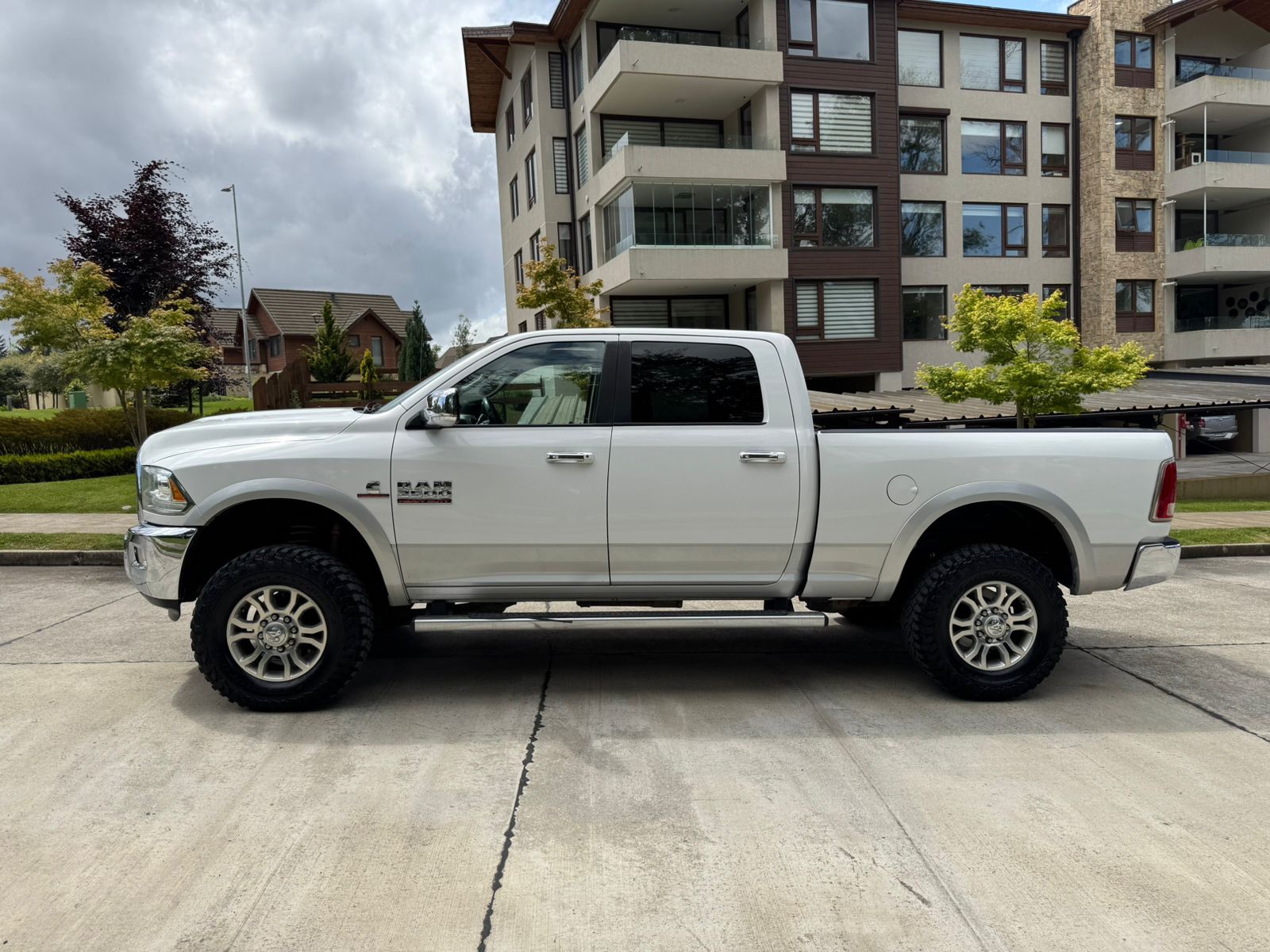 Dodge Ram 2500 — foto 2 de 10