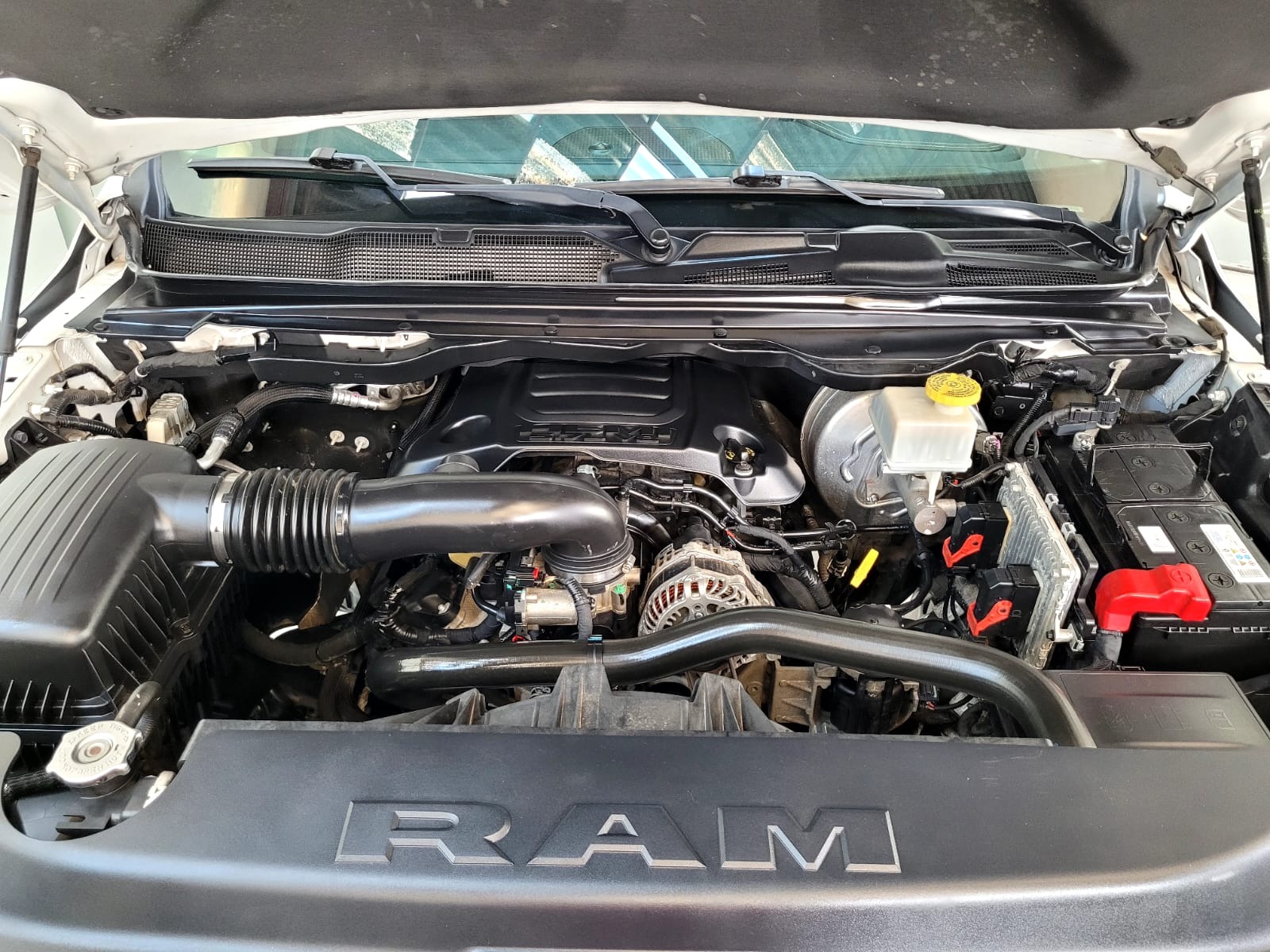 Dodge Ram 1500 — foto 8 de 18