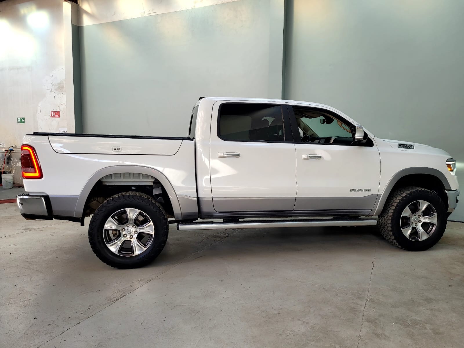 Dodge Ram 1500 — foto 7 de 18