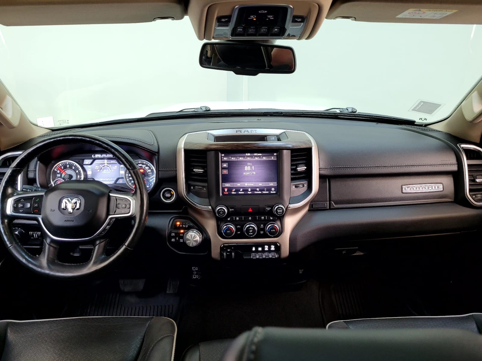 Dodge Ram 1500 — foto 9 de 18