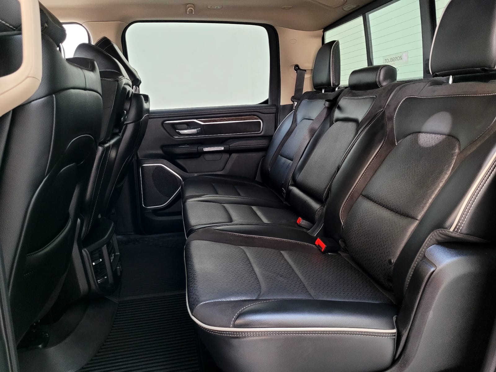 Dodge Ram 1500 — foto 17 de 18