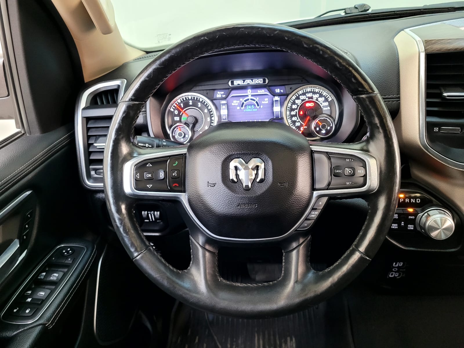 Dodge Ram 1500 — foto 10 de 18