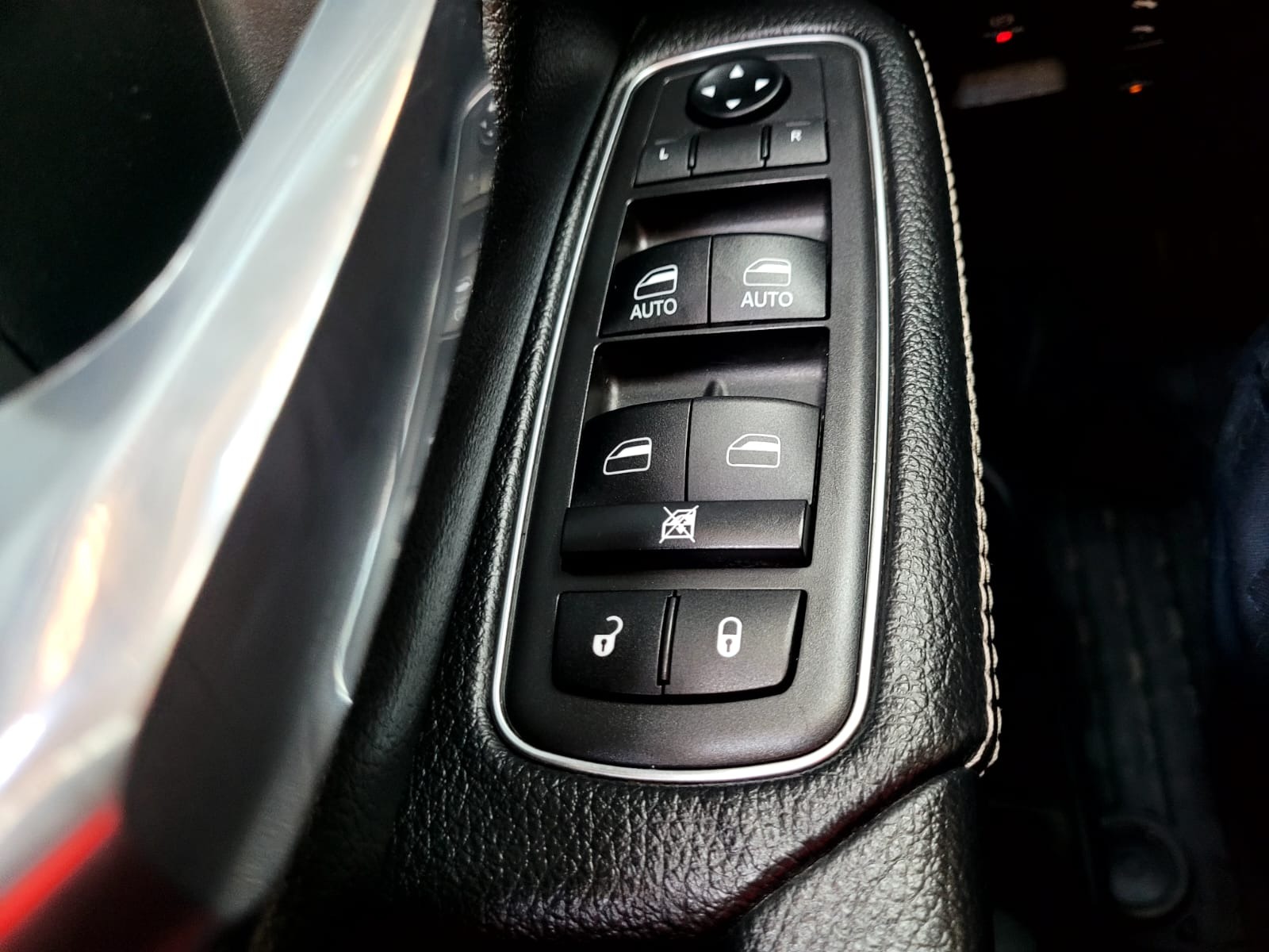 Dodge Ram 1500 — foto 14 de 18