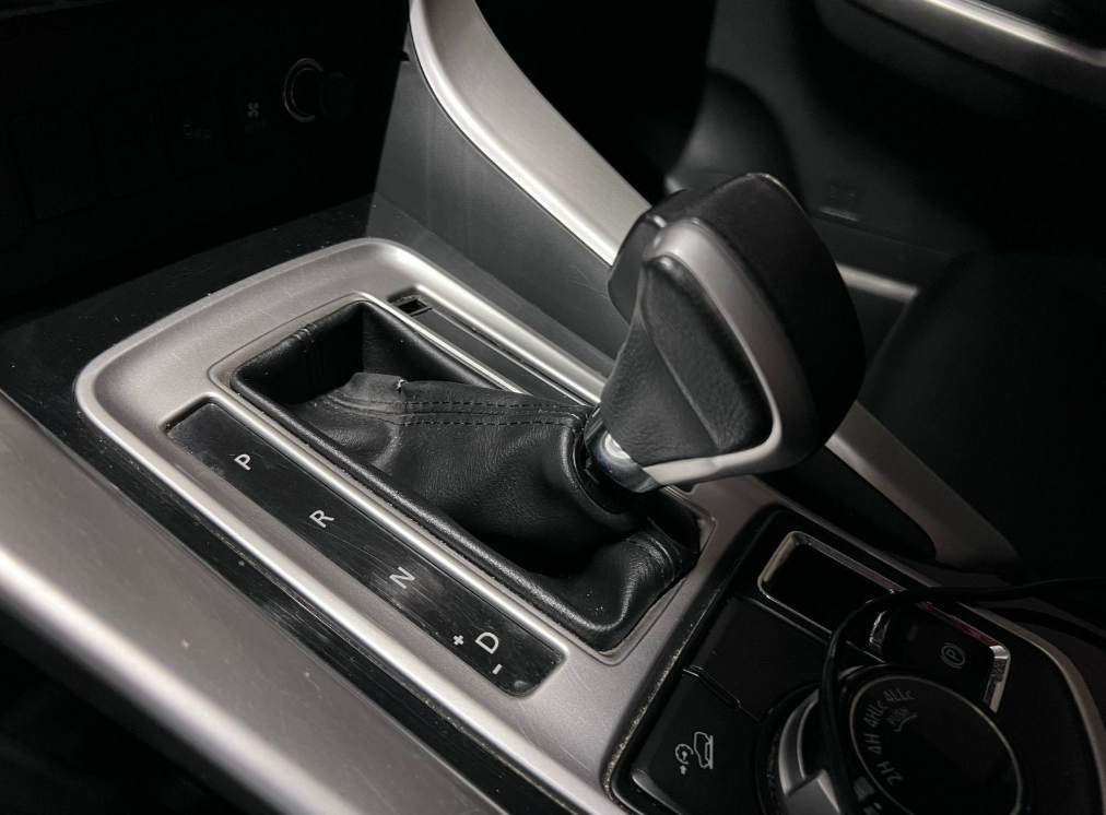 Mitsubishi Montero Sport 3 — foto 17 de 19