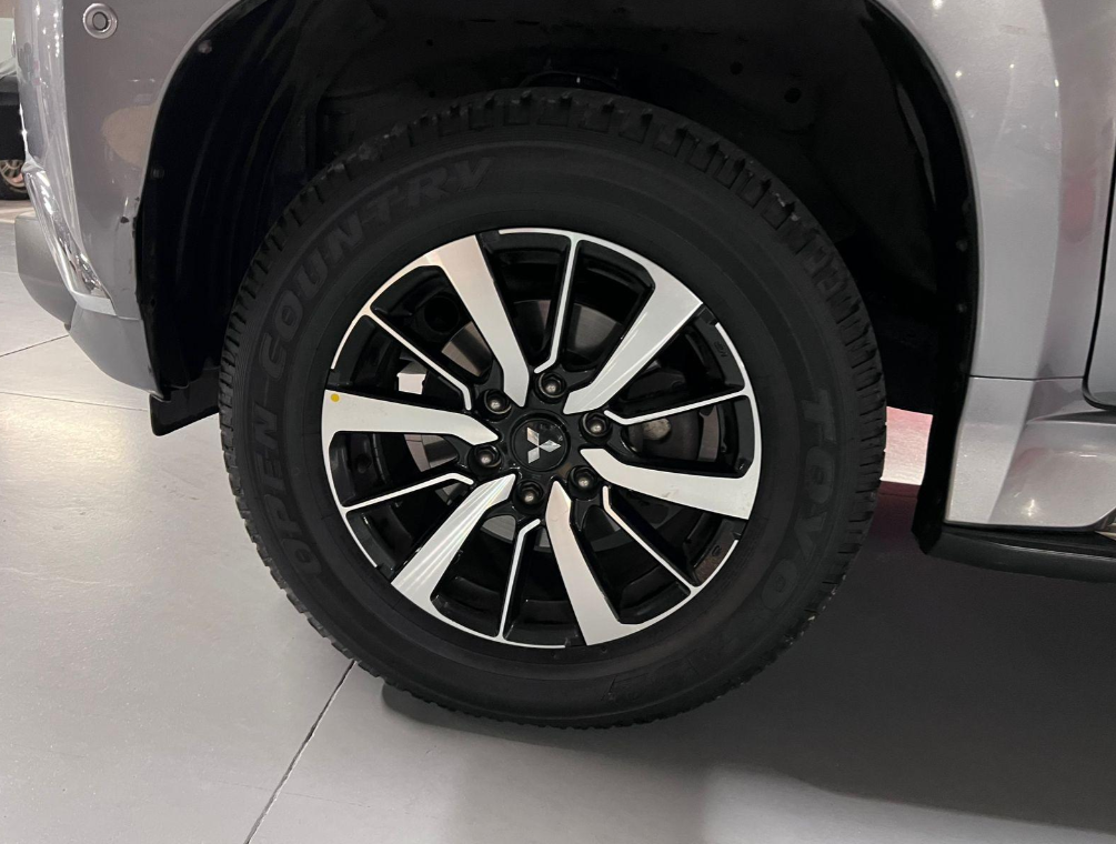 Mitsubishi Montero Sport 3 — foto 8 de 19